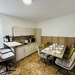 Stilvolles Stadthaus Mit 5 Schlafzimmern Und 2 Baedern In Casa de Férias Braunschweig