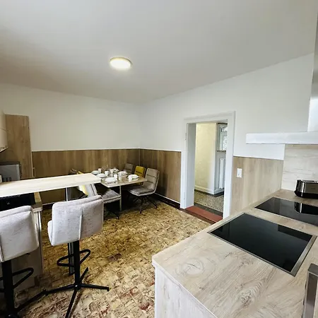Casa de Férias Stilvolles Stadthaus Mit 5 Schlafzimmern Und 2 Baedern In