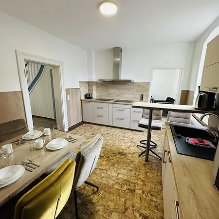 Casa de Férias Stilvolles Stadthaus Mit 5 Schlafzimmern Und 2 Baedern In *