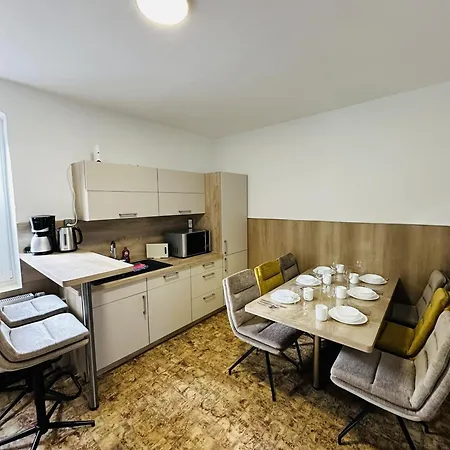 Stilvolles Stadthaus Mit 5 Schlafzimmern Und 2 Baedern In Prázdninový dům Braunschweig