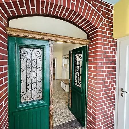 Stilvolles Stadthaus Mit 5 Schlafzimmern Und 2 Baedern In *